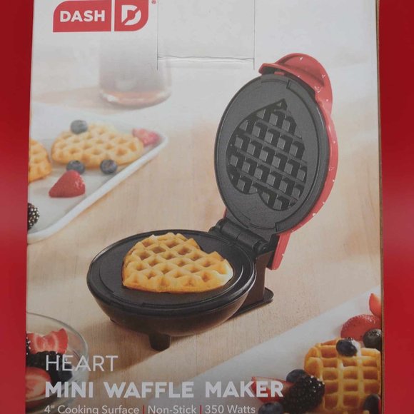 Valentine's - DASH Heart shaped mini-waffle maker & heart silicon baking pan - Picture 2 of 6